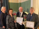 HunRin gaala edustusta; Mia Maukonen, Mervi Tolvanen yhdessä tapahtumassa palkittujen Pentti Nevalaisen ja Kaj Nyholmin kanssa