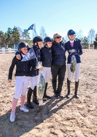 Joukkue yhdessä valmentaja Mia Maukosen kanssa
kuva Virpi Nippala