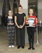 Minikisa- palkinnon saajat, Petra Järvinen ja Aada Palomäki. Prix de Piemont kiertopalkinnon ensimmäinen kiinnitys meni Alexandra Henrikssonille
(Kuva Virpi Nippala)