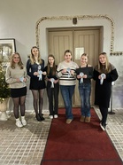 Seurakilpailuissa muualla HunRia edustaneita ratsastajia
vasemmalta Emmi Mäntylä, Mimosa Nippala, Elin Lignell, Henna Näätänen, Adele Rosendahl ja Aada Jeskanen
Kuva Mia Maukonen