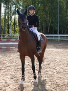 Fanny Määttä ja Kristall hienolla radalla luokan III 90cm voittoon!
(kuva Virpi Nippala)